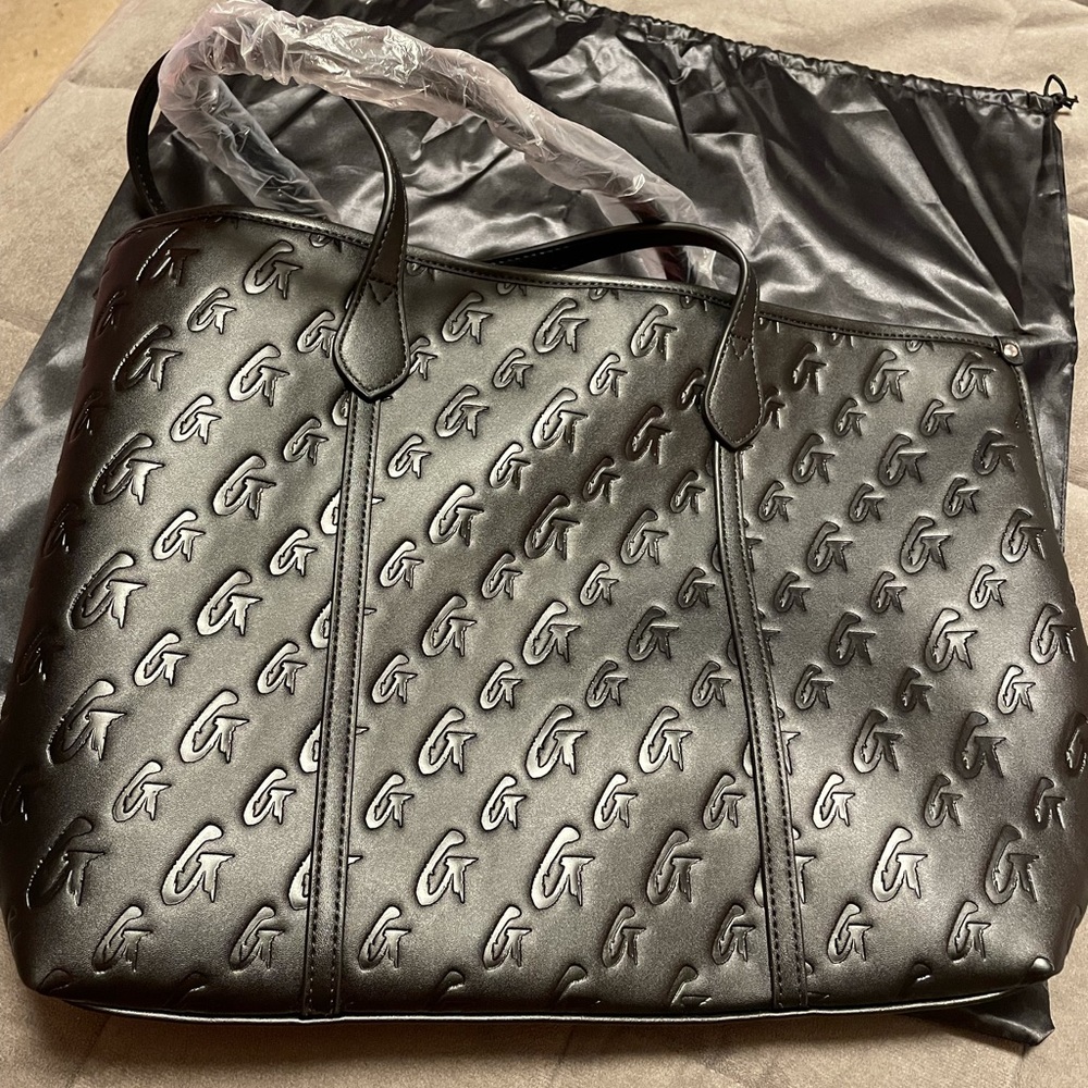 Glamaholics sleek tote